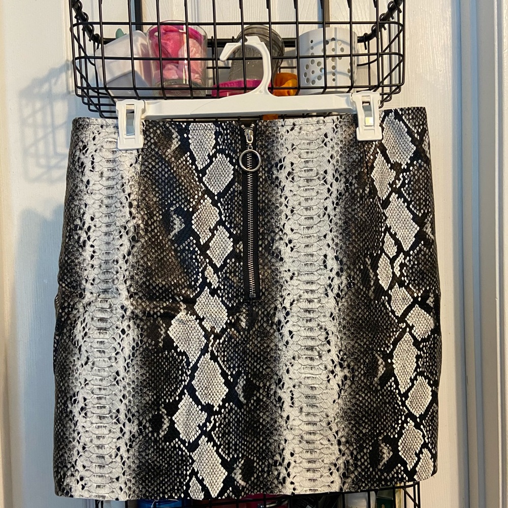 COPY - Snakeskin skirt